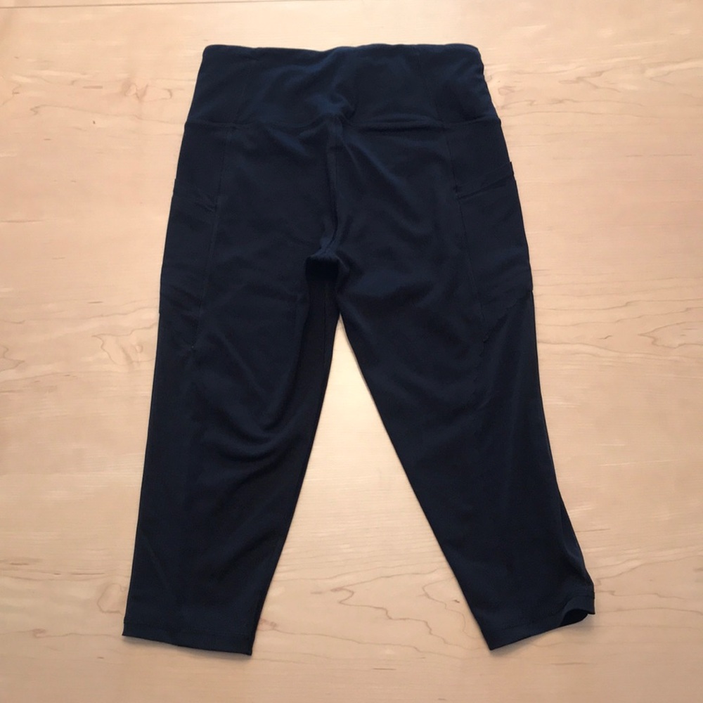 Victoria Secret Sport Black Capri Leggings w/ Mesh - Picture 4 of 14